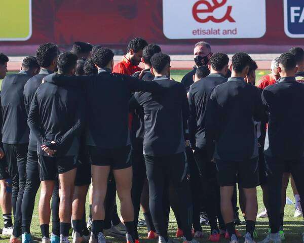 جانب من اجتماع الخطيب مع لاعبي الأهلي