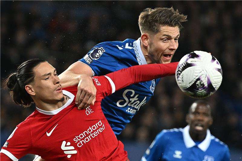 لقاء سابق بين ليفربول وإيفرتون