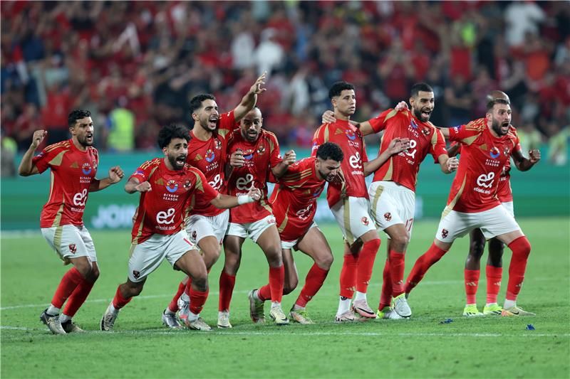 لاعبو الأهلي