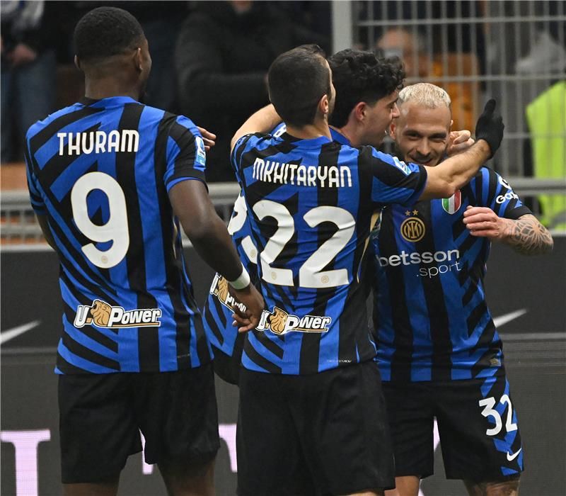 فرحة لاعبي إنترميلان