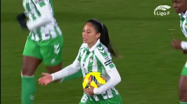 ياسمين زهير بعد التسجيل في مرمى برشلونة