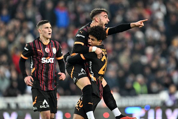 لاعبو جالطة سراي