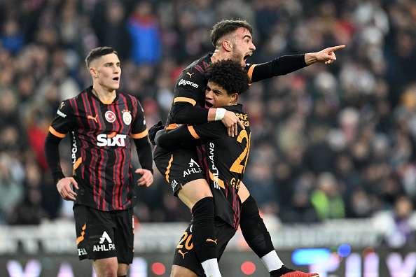 لاعبو جالطة سراي