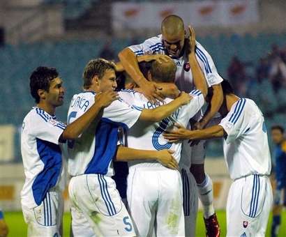 فرحة لاعبي منتخب سلوفاكيا 
