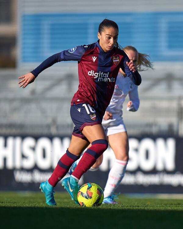 أنيسة لحماري ضد مدريد سي إف إف