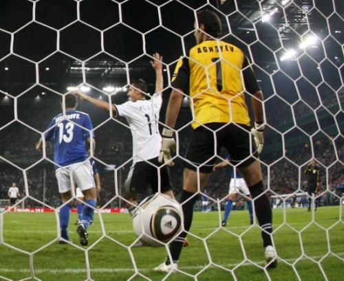 2010-09-07t211849z_01_wr17_rtridsp_3_soccer-euro_reuters