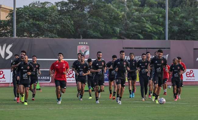 لاعبو الأهلي