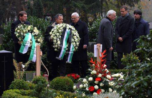 لقطة أرشيفية لجنازة إنكه