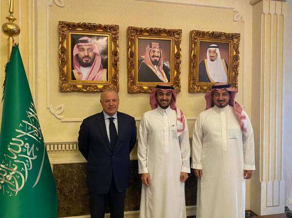 أبوريدة مع وزير الرياضة السعودي وياسر المسحل