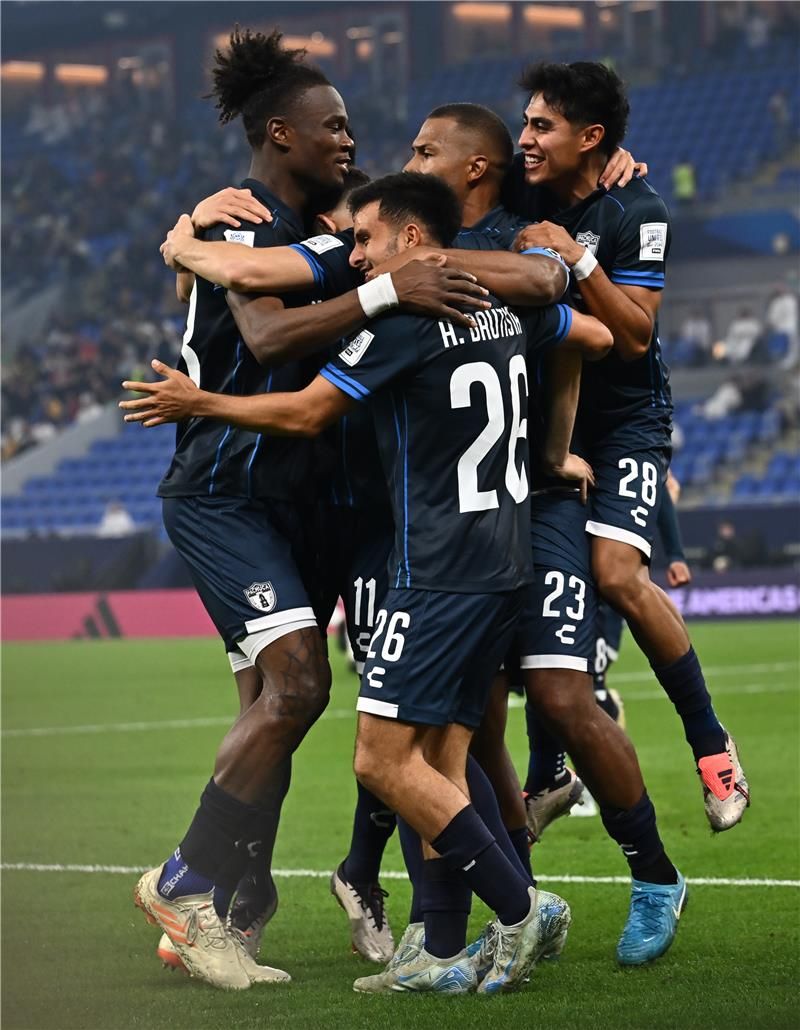 فرحة لاعبي باتشوكا