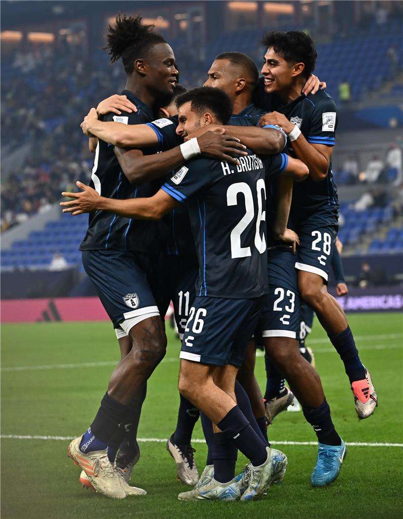 فرحة لاعبي باتشوكا