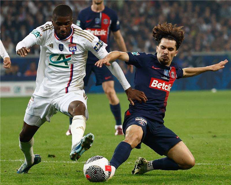 لقاء سابق بين الفريقين