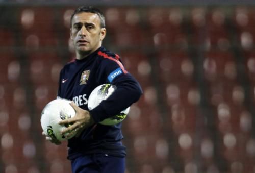 2011-11-10t183608z_01_dad05_rtridsp_3_soccer-euro_reuters