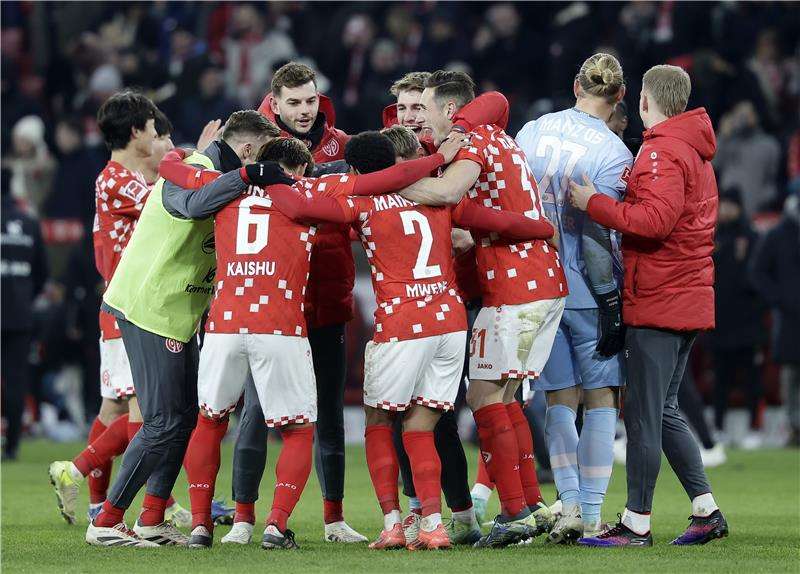 لاعبو ماينز