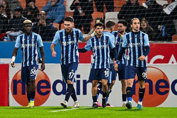 لاعبو أضنه دمير سبور