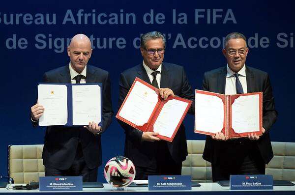 من توقيع العقود