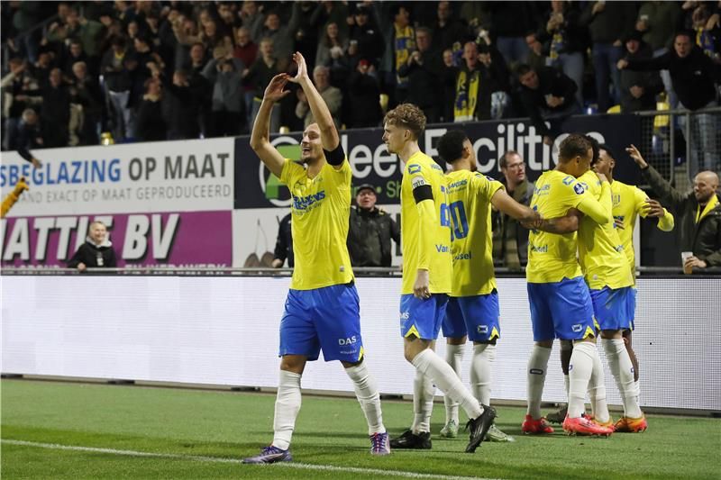 لاعبو فريق فالفيك