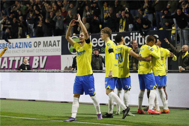 لاعبو فريق فالفيك