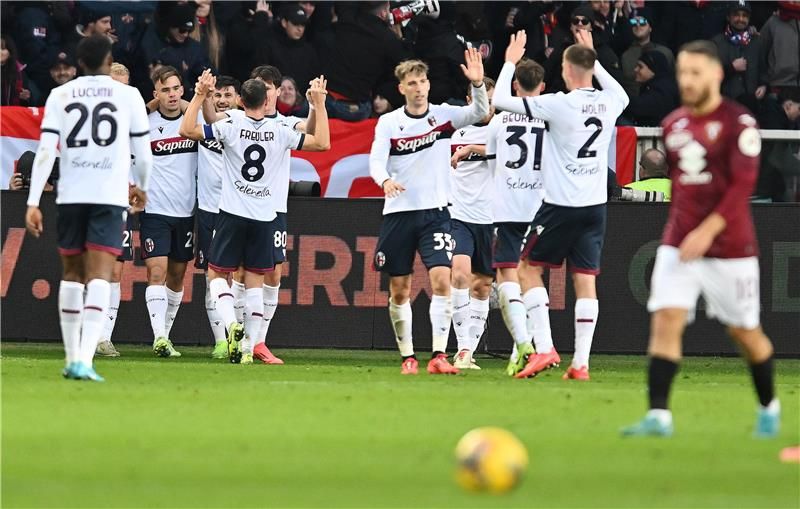 فرحة لاعبي بولونيا