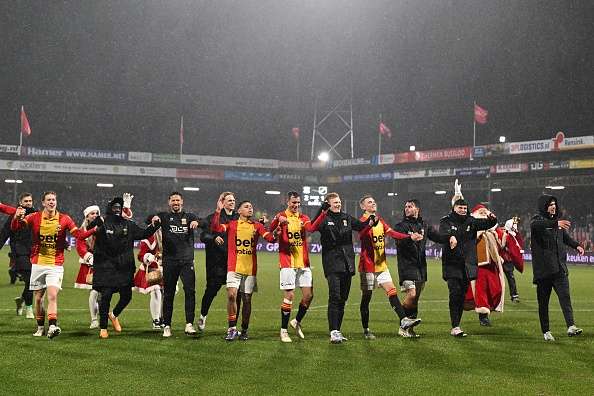 لاعبو جو أهيد إيجلز