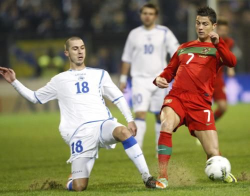 2011-11-11t191650z_01_stn202_rtridsp_3_soccer-euro_reuters