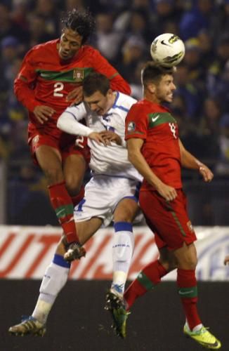 2011-11-11t195651z_01_stn212_rtridsp_3_soccer-euro_reuters