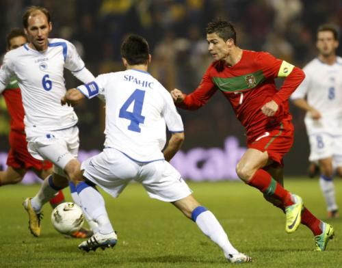 2011-11-11t194427z_01_stn210_rtridsp_3_soccer-euro_reuters