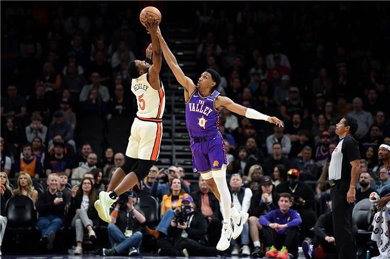 من مباراة ديترويت بيستونز وفينيكس صنز