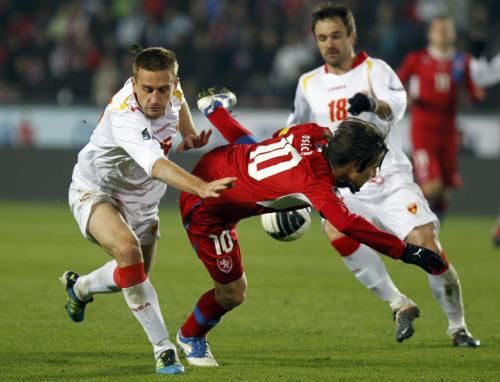 2011-11-11t203919z_01_rss25_rtridsp_3_soccer-euro_reuters