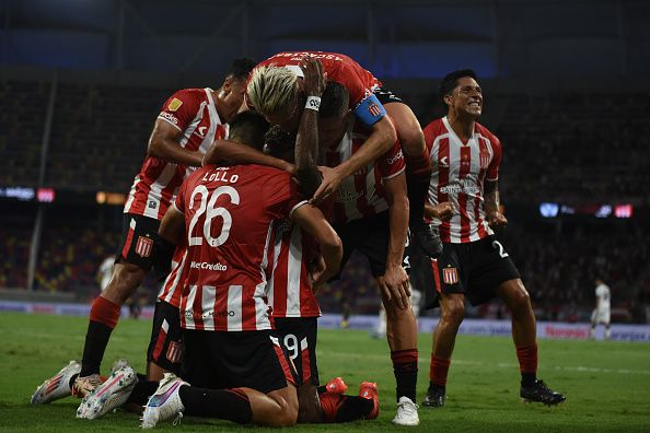 لاعبو إستوديانتيس