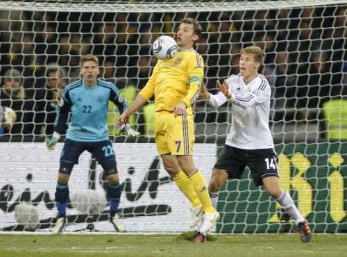 2011-11-11t223913z_01_kie26_rtridsp_3_soccer-friendly_reuters