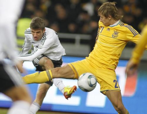 2011-11-11t224839z_01_kie14_rtridsp_3_soccer-friendly_reuters