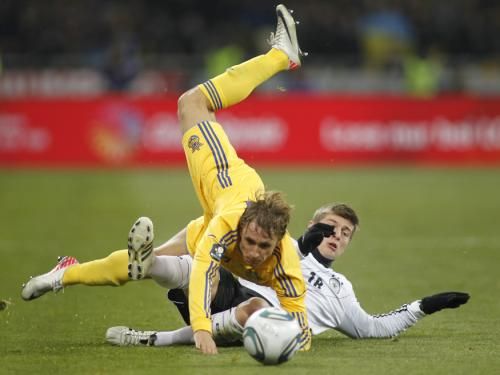 2011-11-11t205243z_01_kie08_rtridsp_3_soccer-friendly_reuters