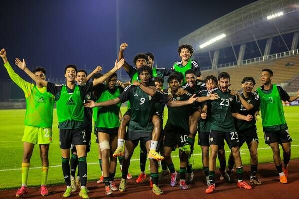 لاعبو منتخب الإمارات