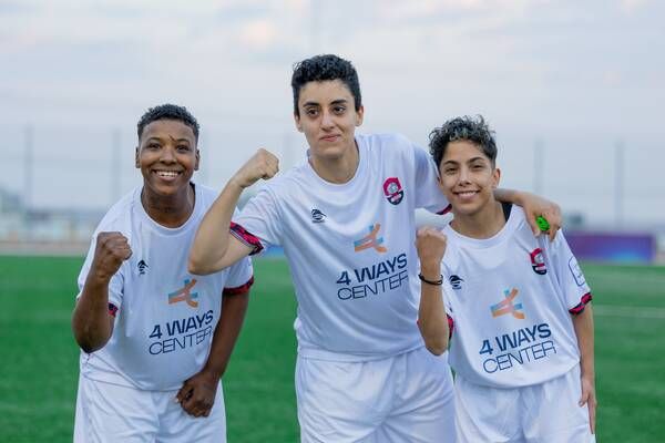 لاعبات نادي الرائد