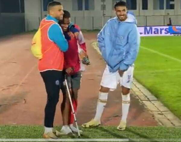 محمد مفيد بالعكاز