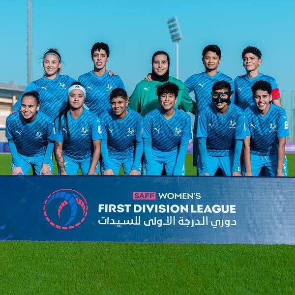 لاعبات نيوم