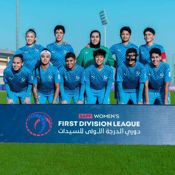 لاعبات نيوم