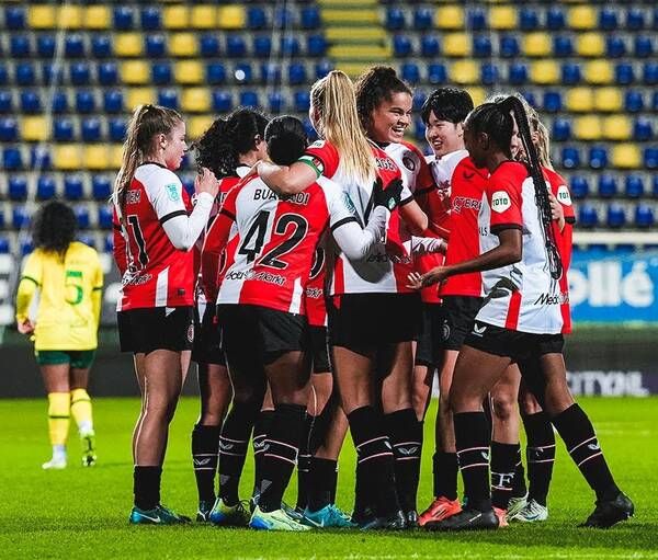 لاعبات فينورد