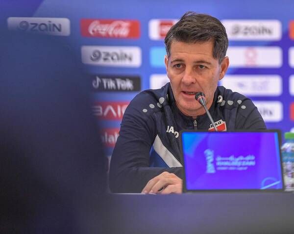 كاساس من المؤتمر الصحفي