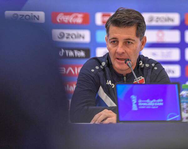 كاساس من المؤتمر الصحفي