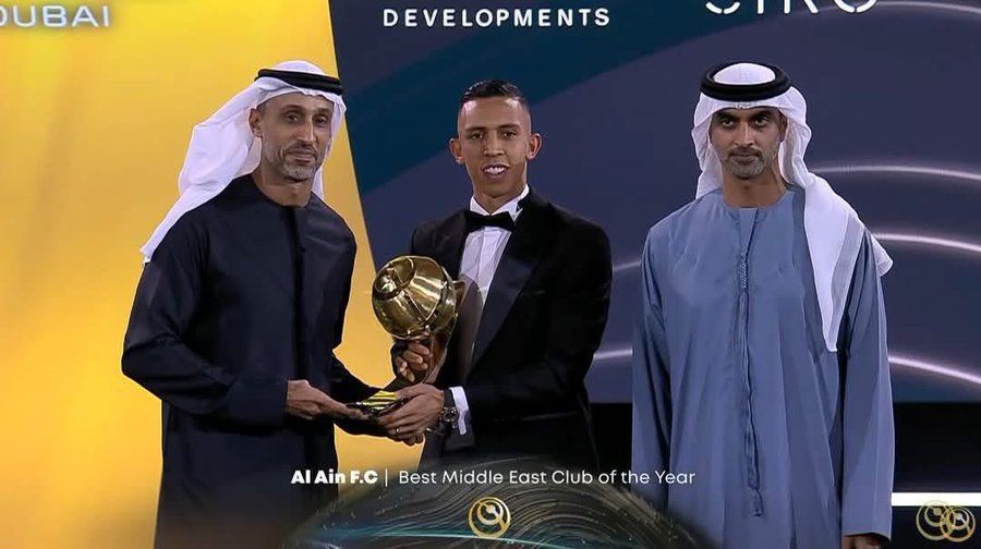 جانب من التتويج