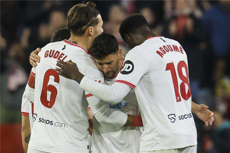 لاعبو إشبيلية