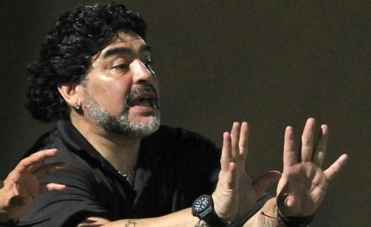 مارادونا إحتج كثيراً على حكم مباراة العين والوصل 