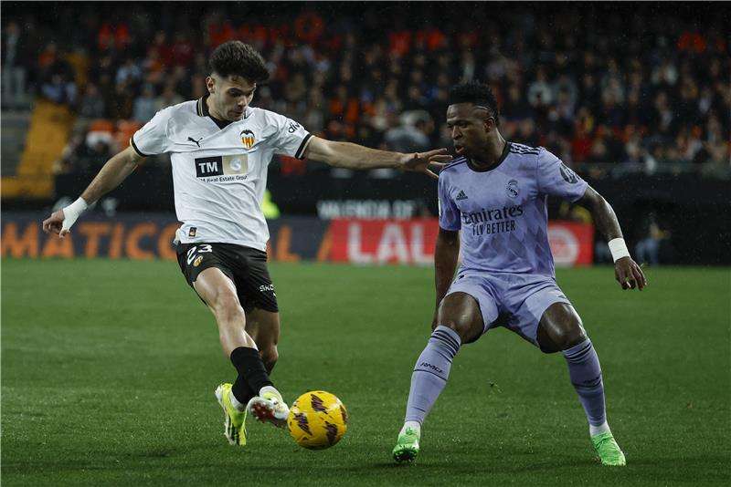 لقاء سابق بين الفريقين