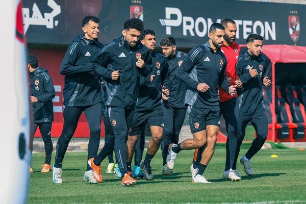 لاعبو الأهلي