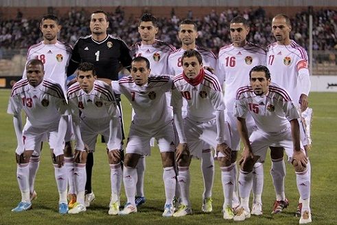 نجوم منتخب النشامى تسلموا مكافآة الفوز على سنغافورة 