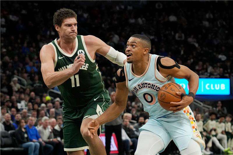 من مواجهة ميلواكي بكس أمام سان أنطونيو سبيرز