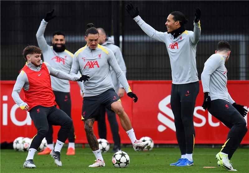 نونيز بين لاعبي ليفربول