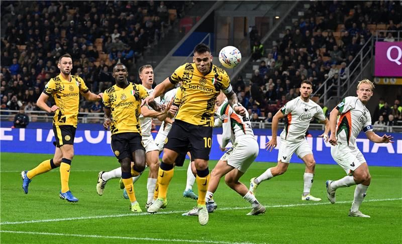 لقاء سابق بين الفريقين